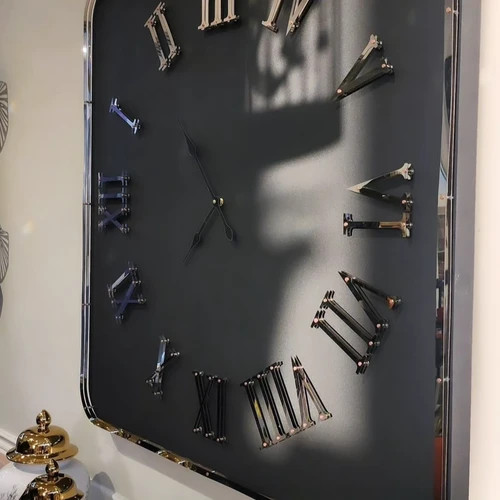 ساعت دیواری مربع لوکس